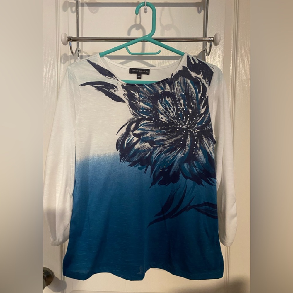 Lady’s long sleeve top